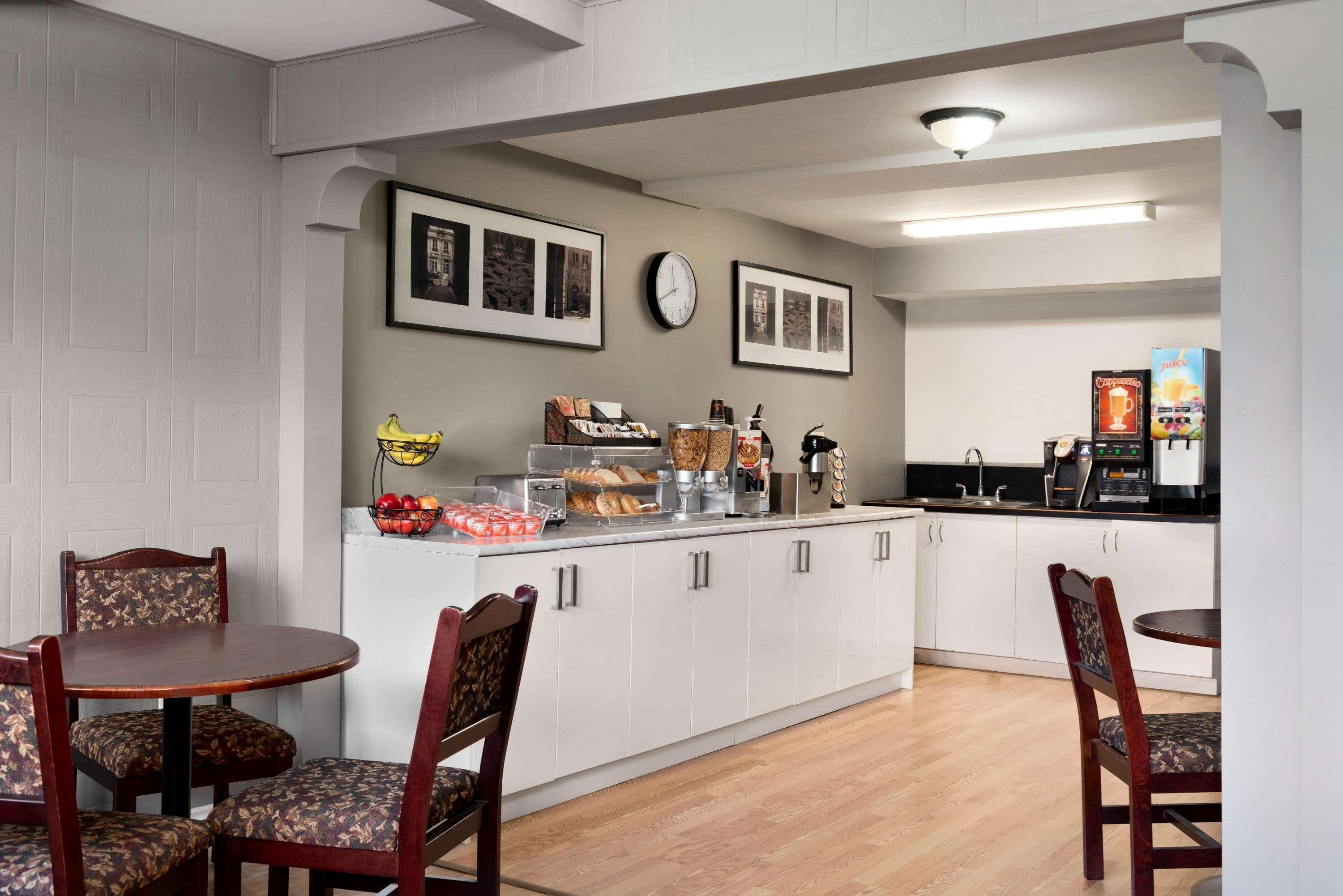 Travelodge By Wyndham Blairmore Bagian luar foto