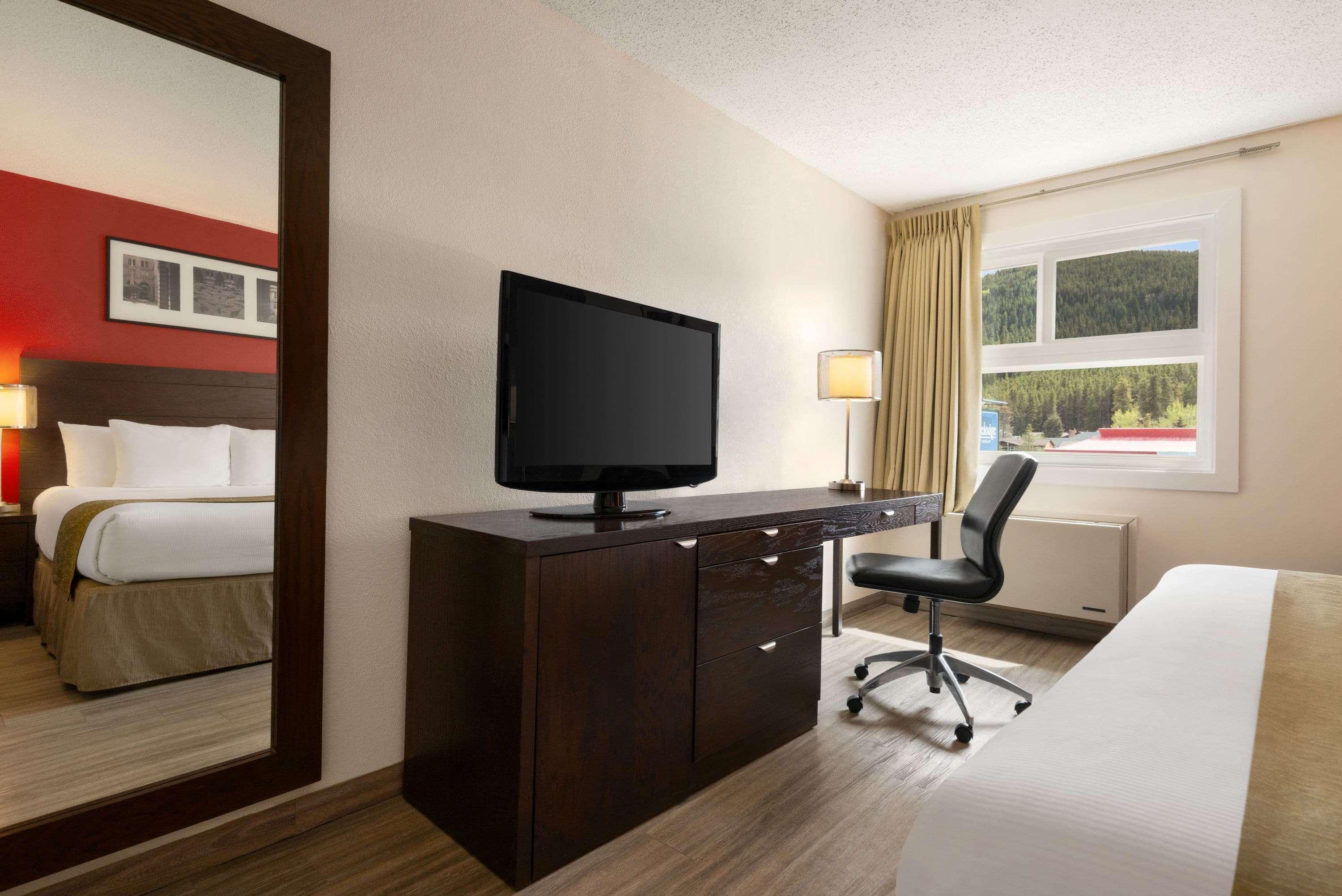 Travelodge By Wyndham Blairmore Bagian luar foto