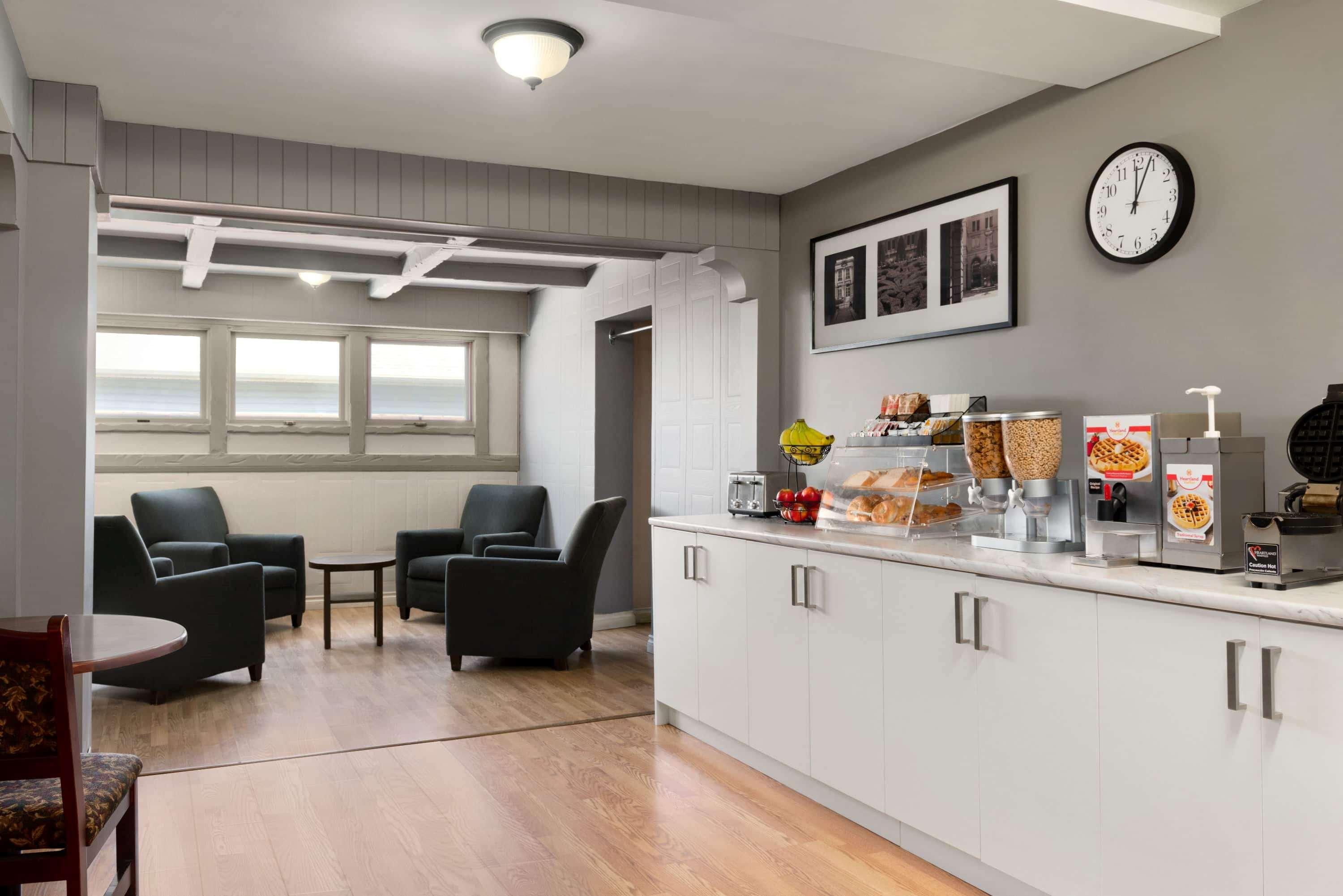 Travelodge By Wyndham Blairmore Bagian luar foto
