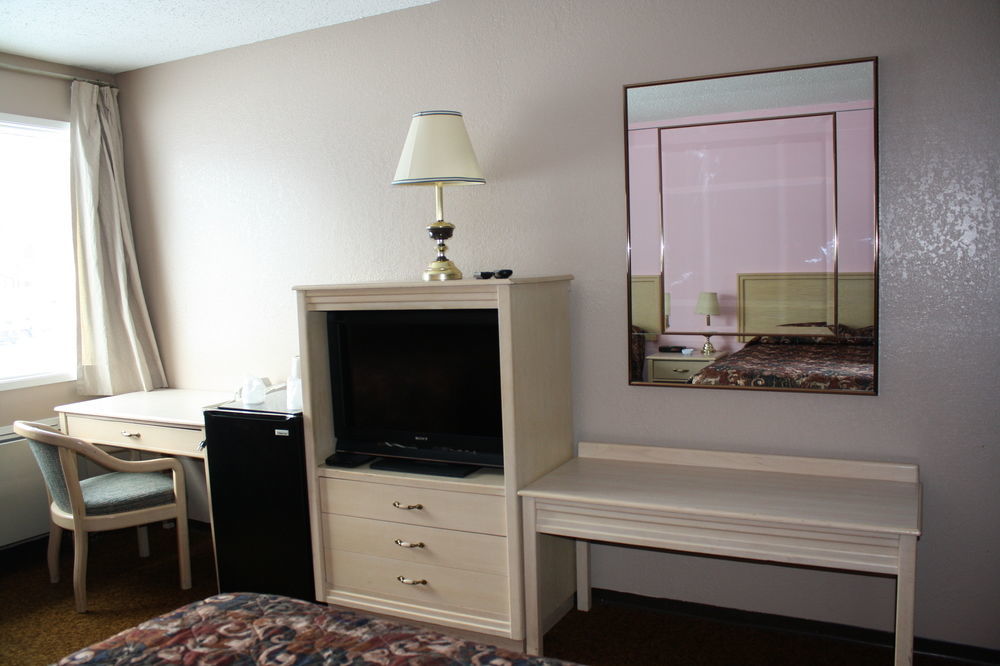 Travelodge By Wyndham Blairmore Bagian luar foto