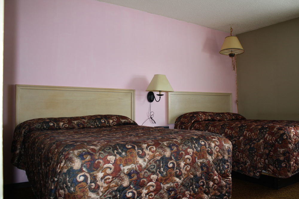 Travelodge By Wyndham Blairmore Bagian luar foto