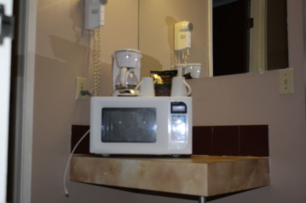 Travelodge By Wyndham Blairmore Bagian luar foto
