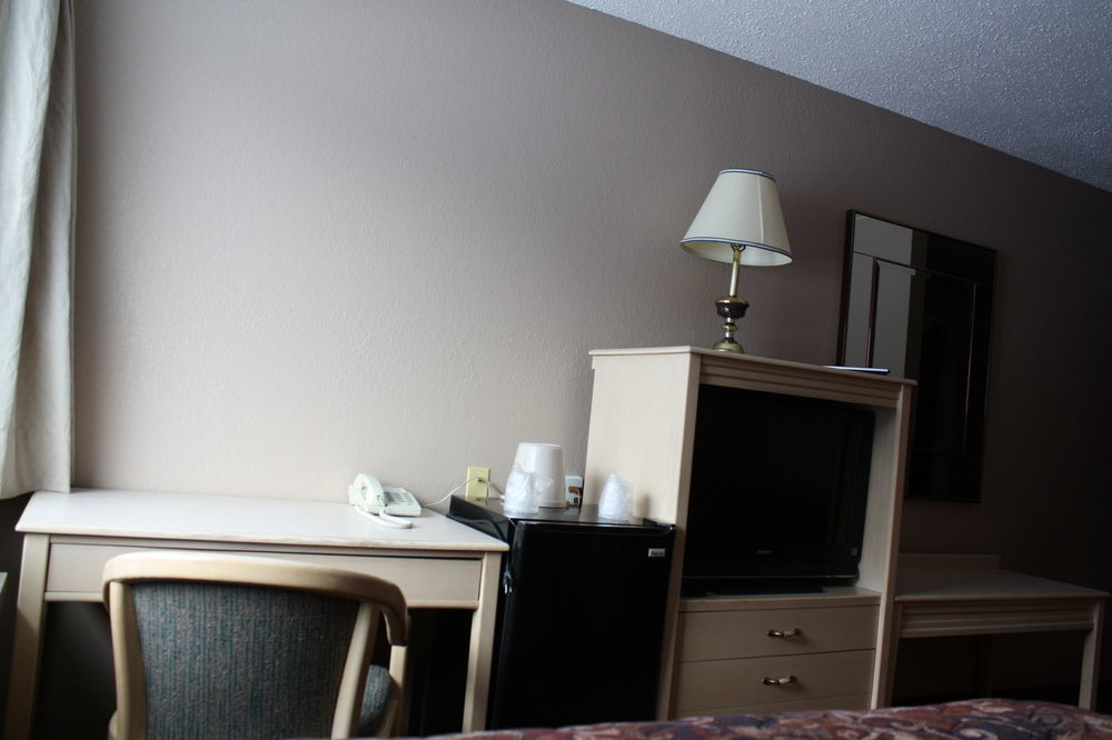 Travelodge By Wyndham Blairmore Bagian luar foto