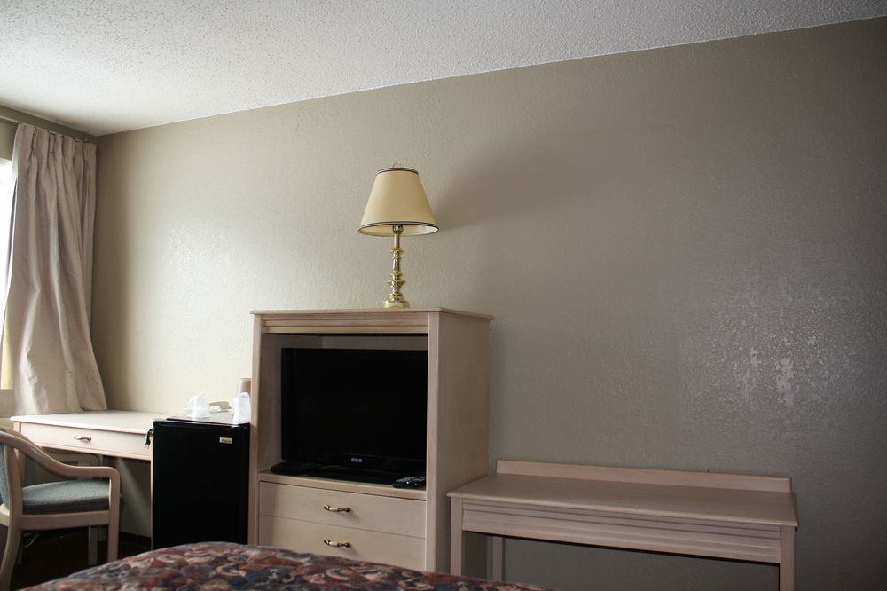 Travelodge By Wyndham Blairmore Bagian luar foto