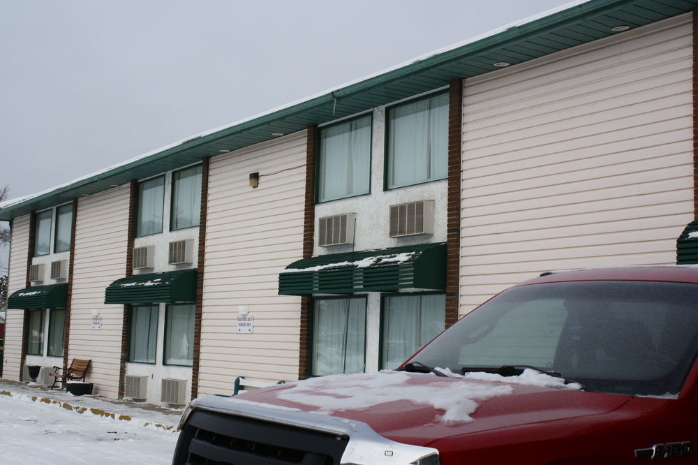 Travelodge By Wyndham Blairmore Bagian luar foto