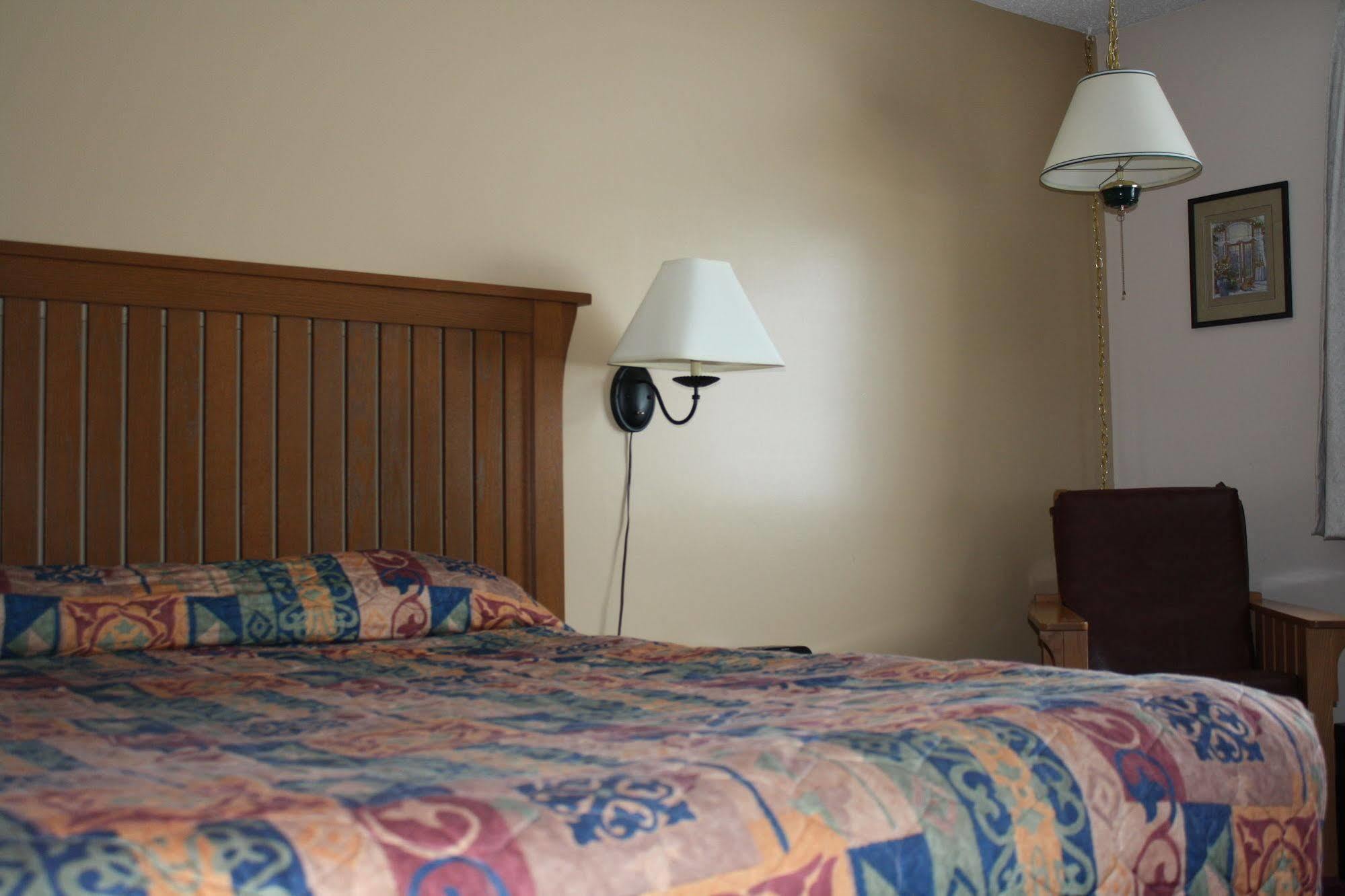 Travelodge By Wyndham Blairmore Bagian luar foto