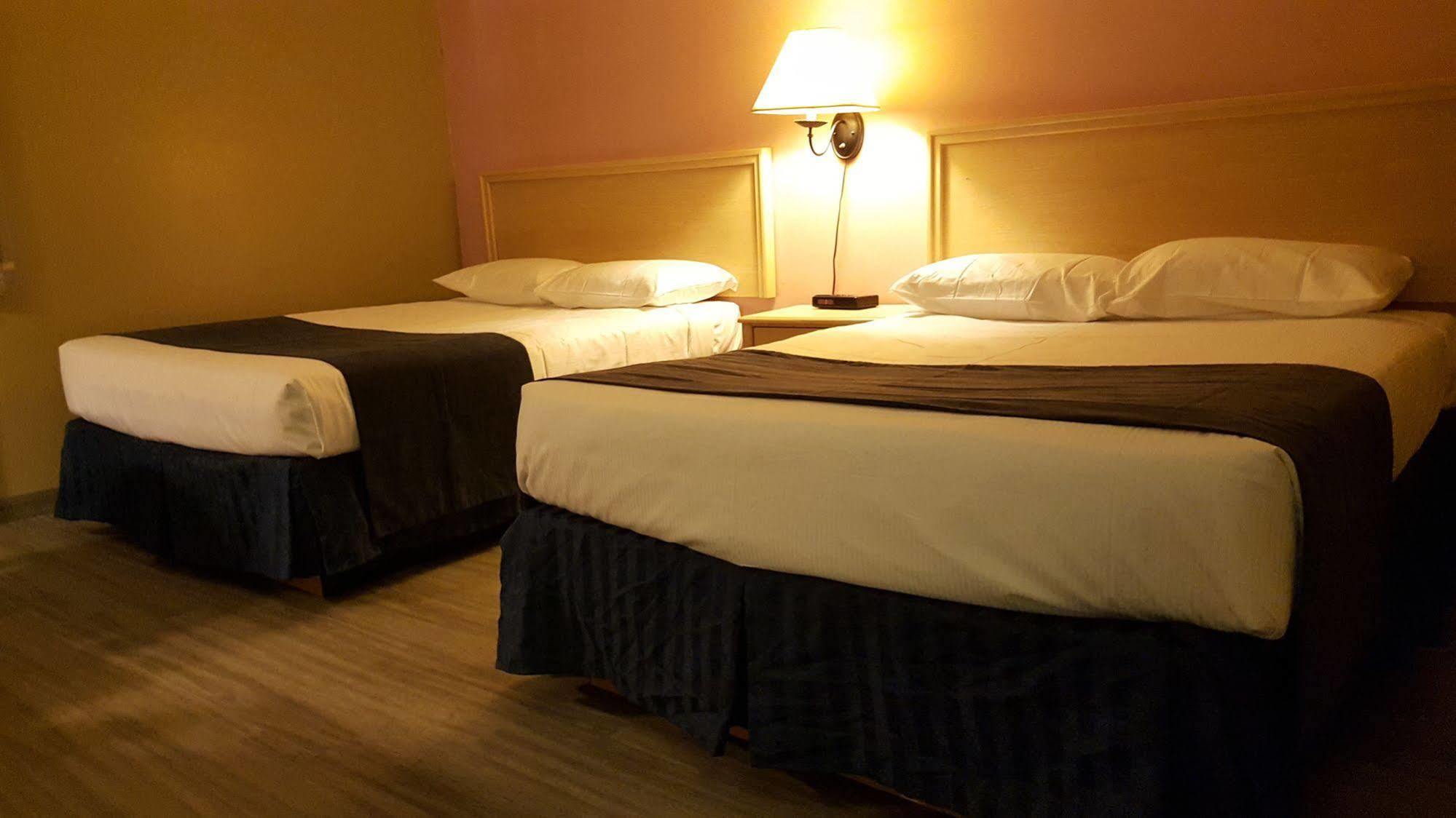 Travelodge By Wyndham Blairmore Bagian luar foto