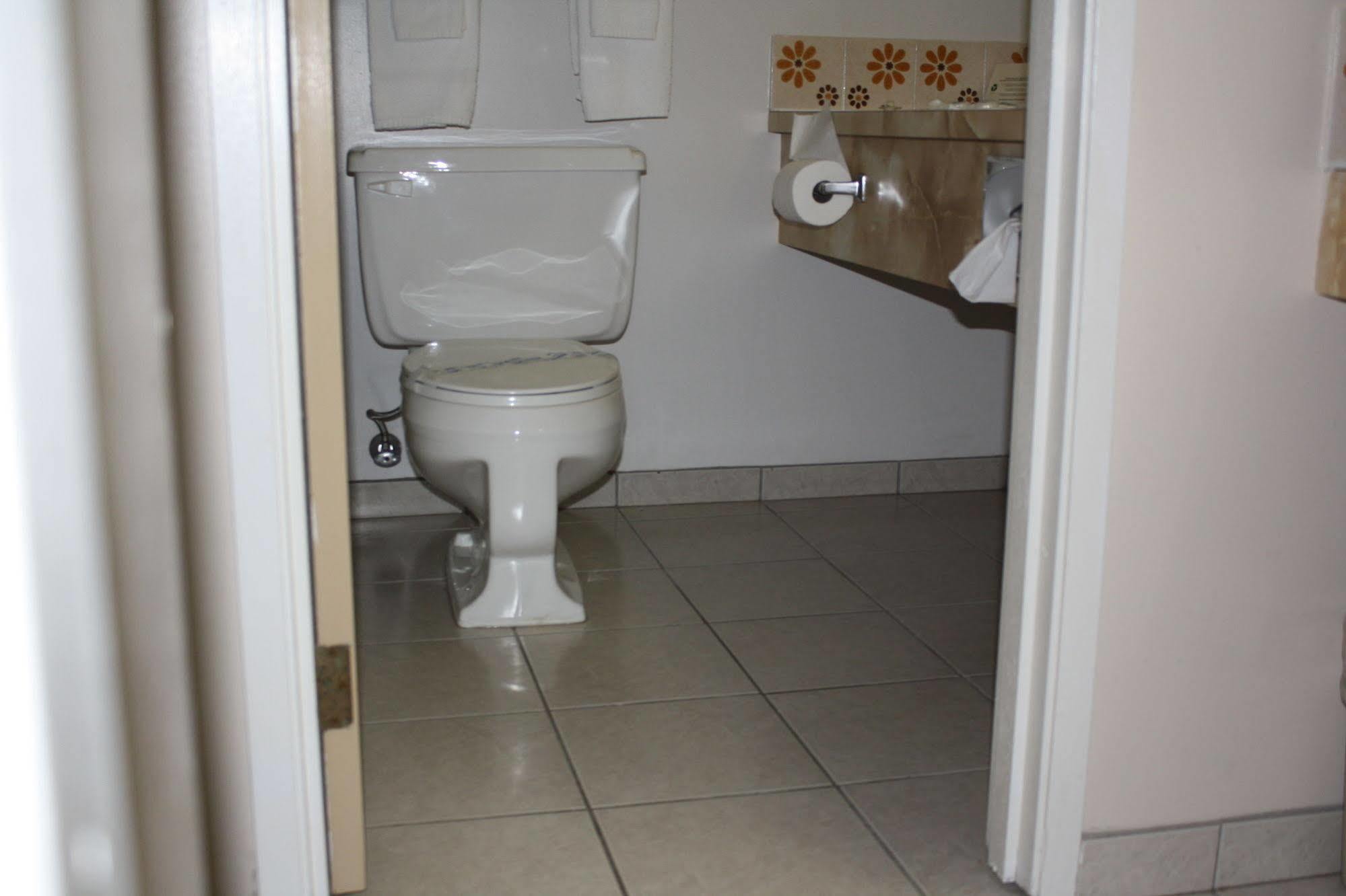 Travelodge By Wyndham Blairmore Bagian luar foto